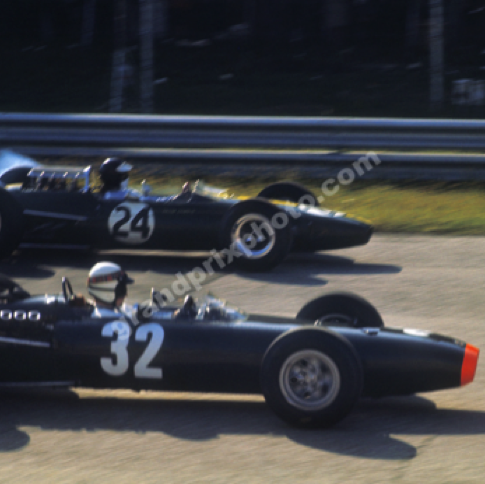Départ fumant à Monza au côté de Jackie Stewart : une première ligne écossaise ! Il manque John Surtees en retrait..